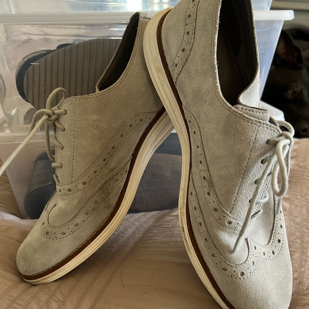 Cole Hahn Grey suede white sole, comfortable wingtip!